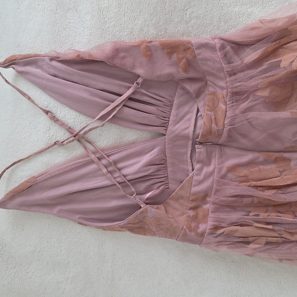 Elegant Mauve Lace Dress - Picture 5 of 6